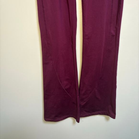 Zella Burgundy Flare Leggings Zip Pocket Small Athletic Athleisure Activewear - Picture 3 of 7